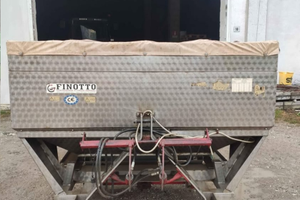 Spandiconcime trattore