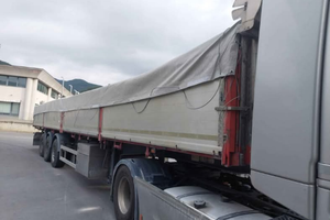 Semirimorchio ribaltabile