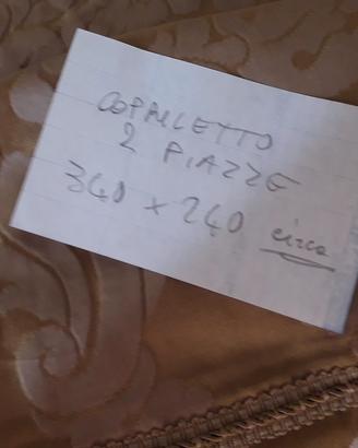 copriletto e tende antiche in tessuto prezioso