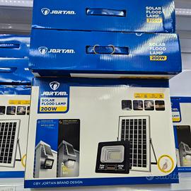 faretto con carica luce solare 200W con pannello