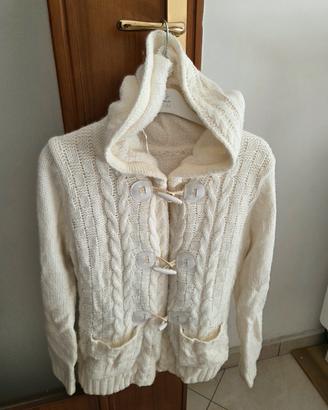 Cardigan bianco con cappuccio e bottoni