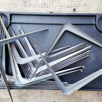 Staffe per mensole metalliche laccate color grigio