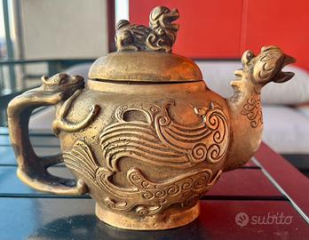 Antica teiera  a forma di Fenice
