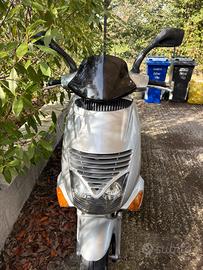 Scooter Aprilia Leonardo 125 - solo 16.800 km 