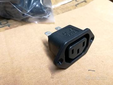 10 connettori femmina 10A IEC320 fissaggio flangia