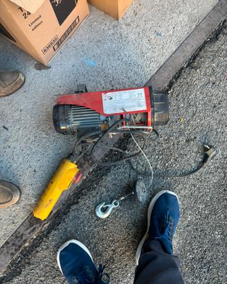 Argano paranco  motore 230v monofase