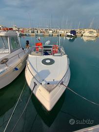 barca a motore americana 