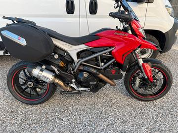 Hyperstrada 821