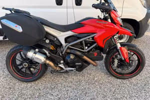 Hyperstrada 821