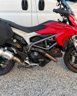 Hyperstrada 821
