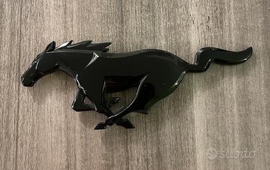 Stemma anteriore mustang