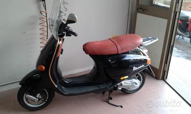 Piaggio Vespa 125 ET4 nera 1998 km 68.000