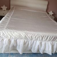 Copriletto matrimoniale in raso e pizzo