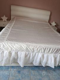 Copriletto matrimoniale in raso e pizzo