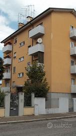 Camera singola a studentessa universitaria