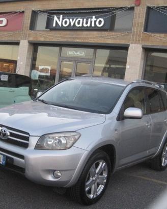 Toyota RAV 4 RAV4 Crossover 2.2 D-Cat 177 CV Luxur
