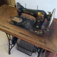 macchina da cucire con base 