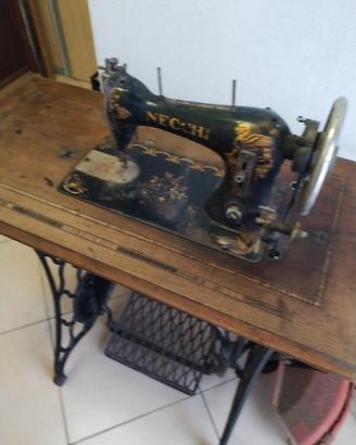 macchina da cucire con base 