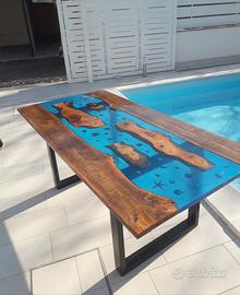 Tavoli in legno e resina personalizzati