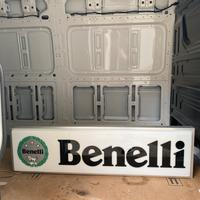 Insegna benelli retroilluminata
