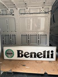Insegna benelli retroilluminata