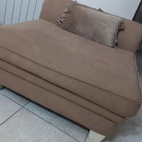 Elegante poltrona no letto