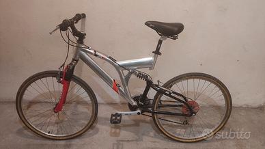 bicicletta mountain bike ammortizzata