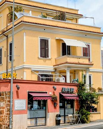 Bar con giardino ad Ostia Antica vicino scavi