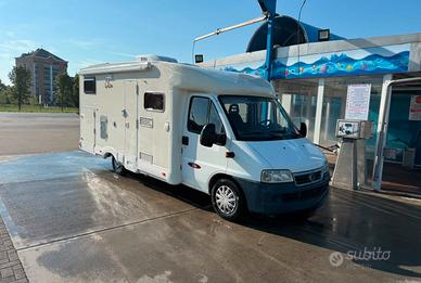 Camper Mc louis glen 364g anno 2004 km 110.000