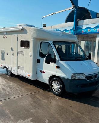 Camper Mc louis glen 364g anno 2004 km 110.000