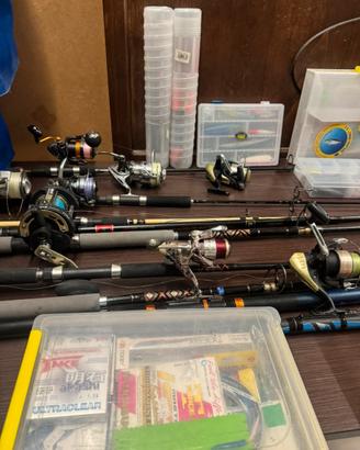 In blocco materiale pesca mare canne e accessori