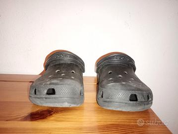 crocs nere