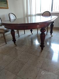 Tavolo ovale inglese