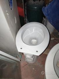 1 lavandino tazza wc e bidet come nuovi.
