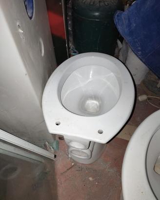 1 lavandino tazza wc e bidet come nuovi.