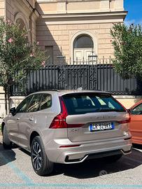 XC60 PLUS DARK B4 AWD AUT