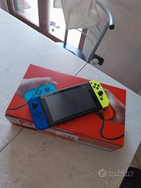Nintendo Switch + Pacchetto 14 Giochi Originali 