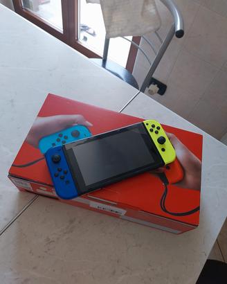 Nintendo Switch + Pacchetto 14 Giochi Originali 