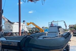 Gommone Prestige 750