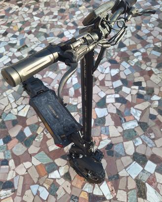 monopattino ienyrid es 60