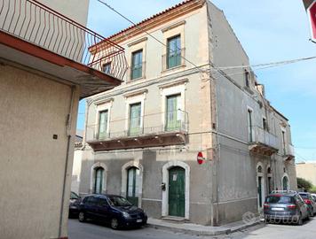 Casa indipendente di 474 m² con più di 5 locali e 