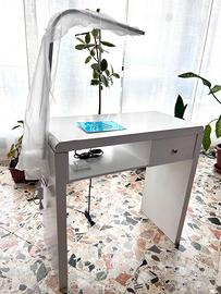 Tavolo da manicure con aspiratore