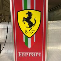 Insegna luminosa Ferrari