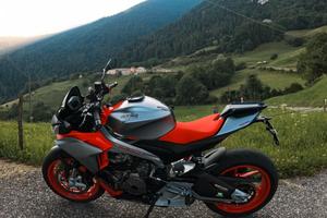 Aprilia tuono 660