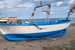 Motobarca con licenza da pesca