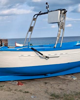 Motobarca con licenza da pesca