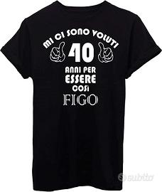 T-Shirt nera maglietta frase compleanno 40 anni