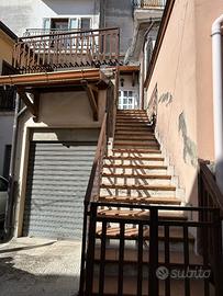 Casa con terrazzo e garage