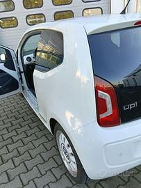 Auto VW UP.