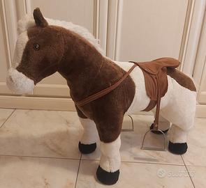 Cavallo cavalcabile in morbido peluche
